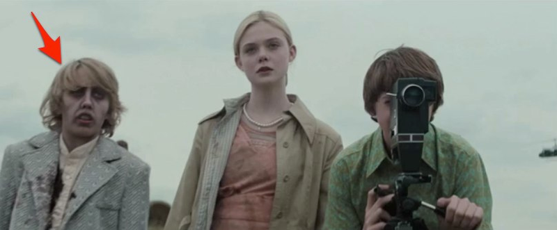 Illustration for article titled 61 Super 8 screengrabs unlock the clues in J.J. Abrams' new trailer